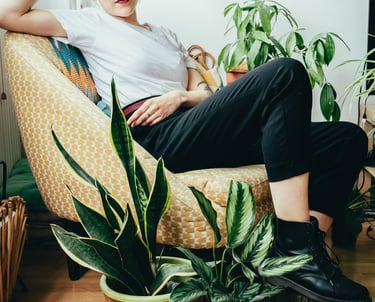 Photographe portrait Paris : portrait artistique femme en intérieur