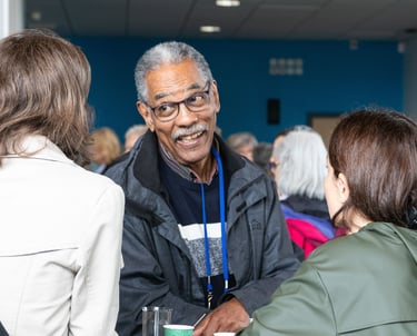 photographe corporate Paris : participants qui échangent