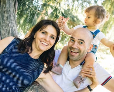 Photographe famille Tournan-en-Brie : parents et enfants souriants