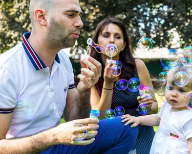 photographe famille 94 : famille dans un parc