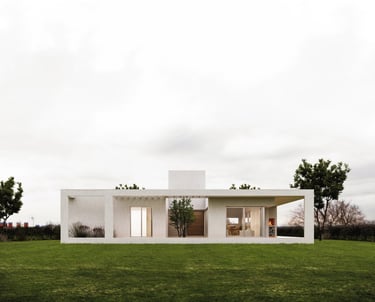 Casa Blanca. Una casa moderna, blanca, que abraza la luz. Arquitectura con sentido.