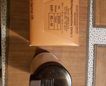 Schlagwerkmühle "Mona" mit Karton - von oben