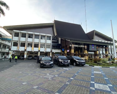 kami menjamin kendaraan yang disewakan memiliki surat-surat lengkap dan terawat dengan baik, sehingg