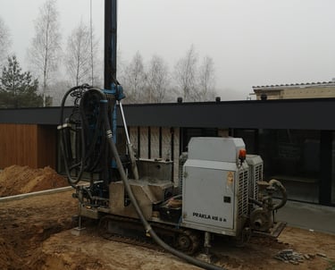 "Hidrogeologas" geoterminiai gręžiniai, geoterminis šildymas, geoterminių gręžinių įrengimas
