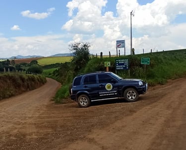 No cruzamento, entrar a sua esquerda e seguir mais uns 6K seguindo as placas a sua direita.