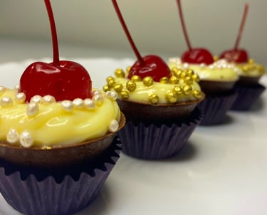 Cento de copinhos com cereja