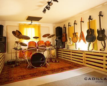 a drum kit with a drum set up in a room salle u Cadillaxe studio