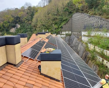 Instalación de paneles solares para comunidad de vecinos en Ondarroa