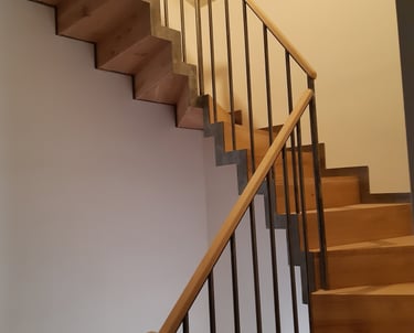 escalier artisanal en bois et fer