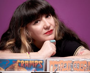 Meow Dj y su maleta de discos en 7"