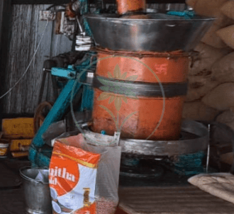 Cold pressed wood machine used to make traditional pure cold pressed food oils in india 
