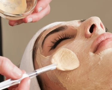 Soin du visage anti-âge à Boucherville : facial raffermissant et éclat du teint chez Insia Beauté.