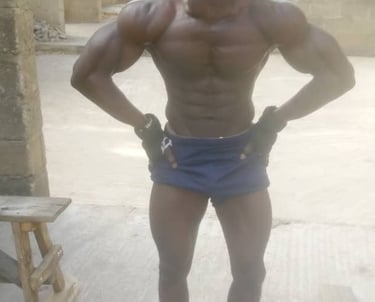 Borno bodybuilder pose