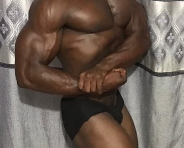 Abuja bodybuilder side chest pose