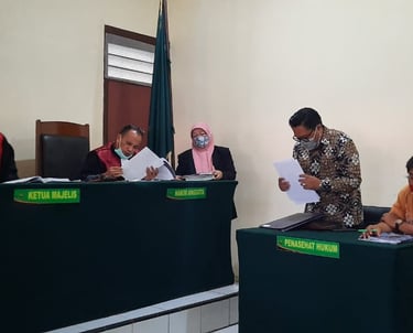 Anthonius Adhi Soedibyo saat bersidang disebuah kasus di Pengadilan Negeri Sidoarjo