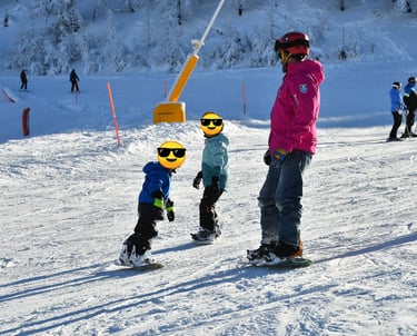 Lezione di snowboard per bambini a Sestriere