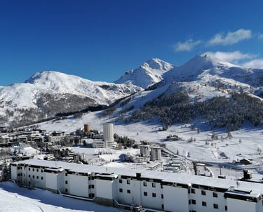 Sestriere, località turistica montana nel comprensorio Vialattea e sede delle lezioni di snowboard con Andrea Bandi