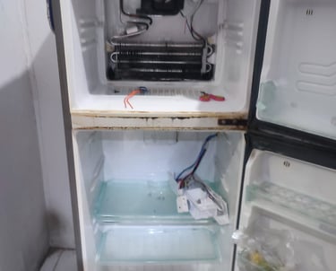 Tri Brothers Teknik siap perbaiki kulkas dan alat pendingin di pekanbaru.