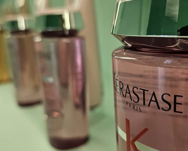 Produtos de alta performance da marca Kérastase usados no salão We Hall