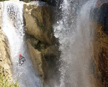 Beaux rappels au canyon de la Blache, Serre Ponçon, Ubaye, canyon vertical