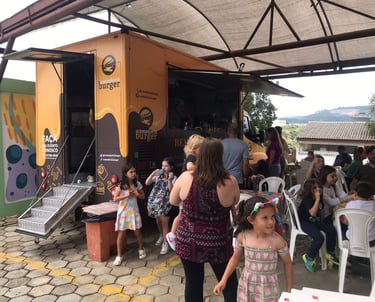 Evento escolar com crianças e pais 