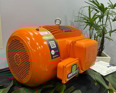 Motor eletrico visto de lado na cor laranja