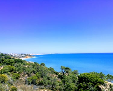 prachtige kust van Albufeira gezien vanuit Alfagar Village
