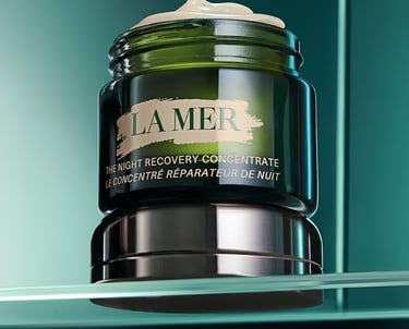 La Mer The Night Recovery Concentrate in a luxurious green jar