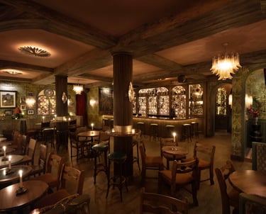 Monsieur NYC – Luxury cocktail lounge with vintage decor.