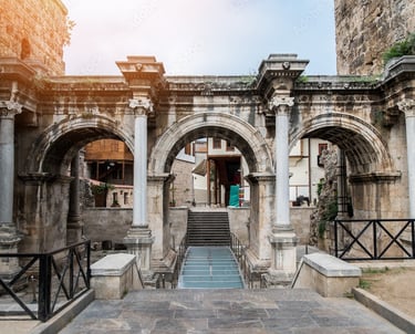 Antica porta d ingresso della città di Antalya, costruita in onore dell' imperatore Adriano