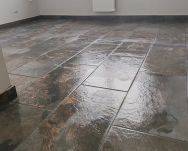 Carreleur à Beuvry réalisant la pose de carrelage intérieur