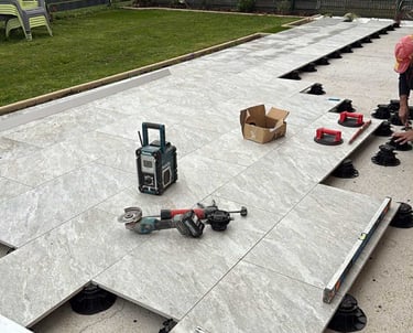 Carréno / Réalisation d'une terrasse en dalles sur plot à Bruay La Buissière, Artisan carreleur