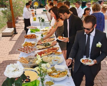 Affidati al nostro personale addetto al Catering, oltre alle Location x eventi offrono ricchi menù 