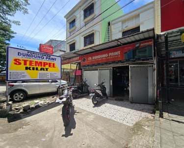 Kantor Percetakan Dundung Print yang berlokasi di Jalan Daeng Tata Raya No. 47a Kota Makassar 90224