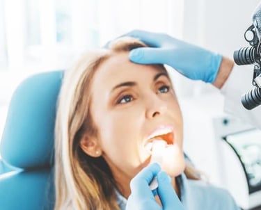 otorino Dr Porro ispeziona lingua ghiandole salivari 