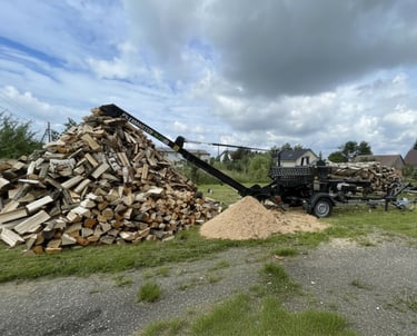 Malkų pjovimas ir skaldymas jūsų kieme su profesionalia Pilkemaster technika Vidurio Lietuvoje.
