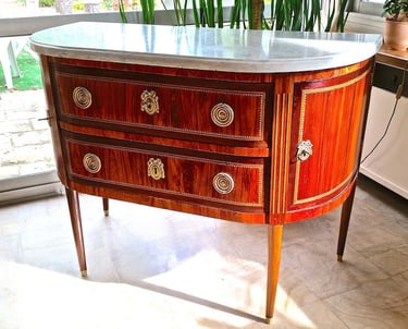Restauration d'un meuble ancien à l'Atelier l'Am'arante, à La Flotte