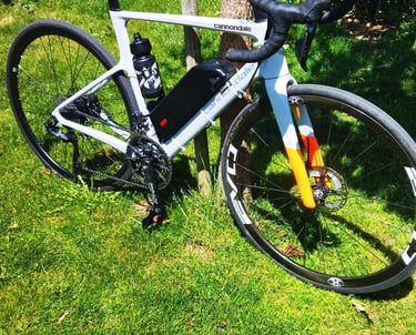 Exemple : vélo cannondale super six Evo .Moteur 250wbatterie 700 w autonomie 170 km   w