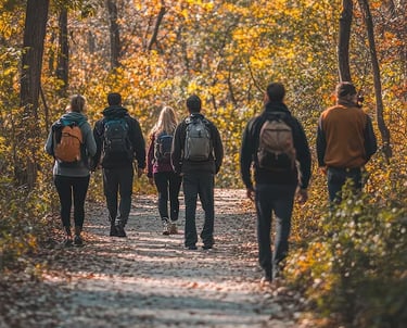 groupe amis s'amusant en plein air en forêt avec des activités ludiques et loisirs