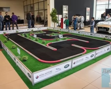 Participantes y público disfrutando de una carrera de RC
