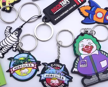 a bunch of keychains with some keychains