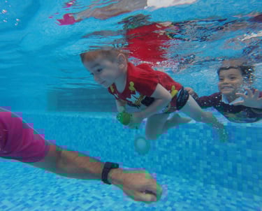 clases de natación para bebés en Mérida