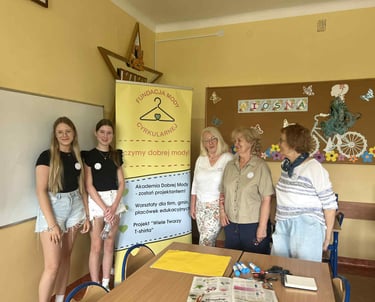 Seniorki - Mentorki, współpracujące z Fundacją Mody Cyrkularnej podczas warsztatów