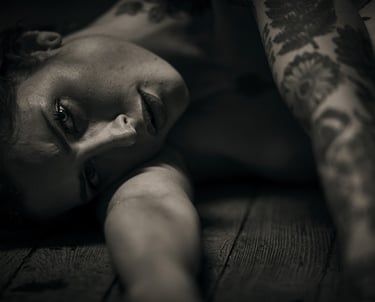 Barbora Aria making use of stage and floor to express a dramatic gaze.