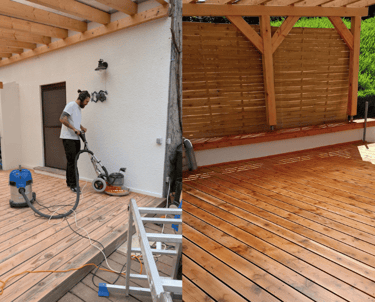 Poncage et protection terrasse en bois