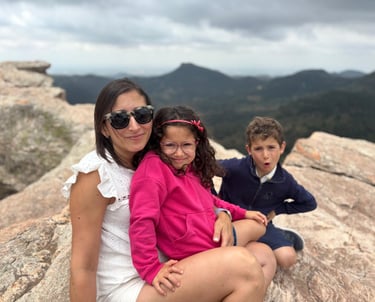 Cristina con sus dos hijos