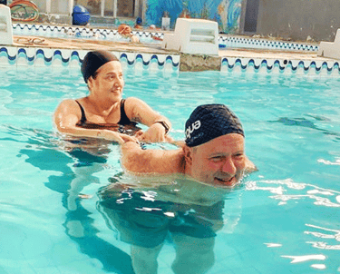 Aula de hidroginástica com muita diversão na Acqua Skin