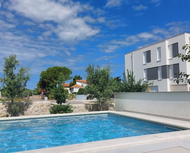 Pool in Novalja, Kroatien