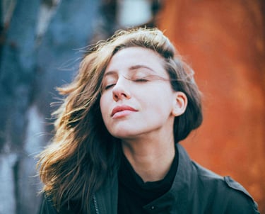 a woman with her eyes closed and her eyes closed