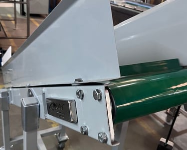 Esteira transportadora de correia em aço inox para linha de envase de bebidas, Sistema de transporte